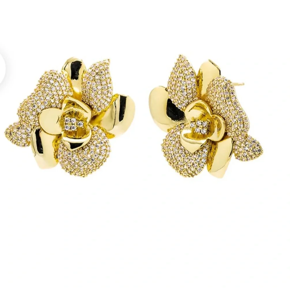 Adina Eden never worn earrings Solid/Pave Fancy Flower Stud Earring Crystal gold